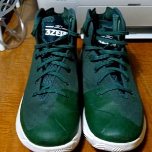 Under armor size 10s